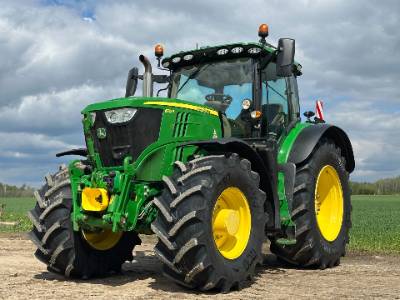 2022 JOHN DEERE 6215R